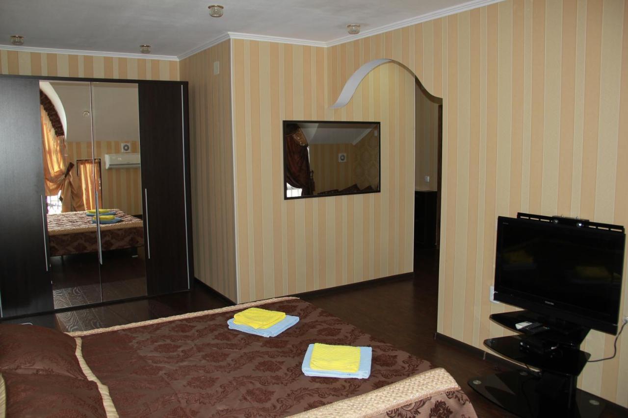 Kristall Hotel Bosteri Buitenkant foto
