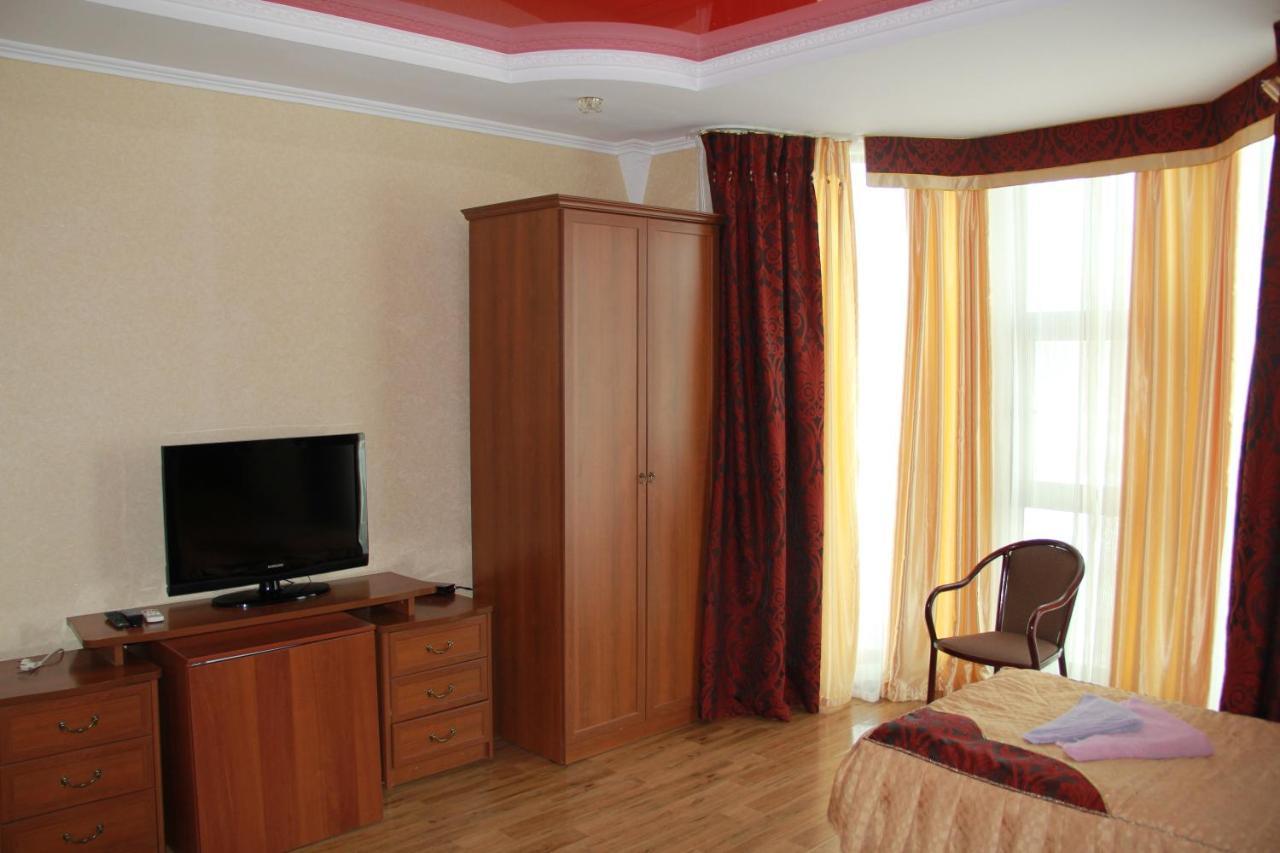 Kristall Hotel Bosteri Buitenkant foto
