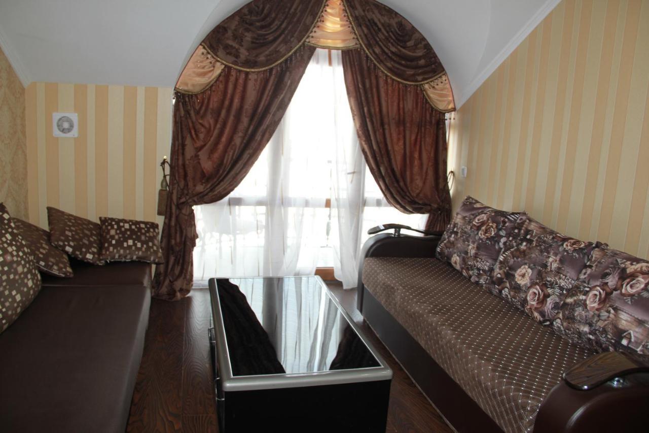Kristall Hotel Bosteri Buitenkant foto