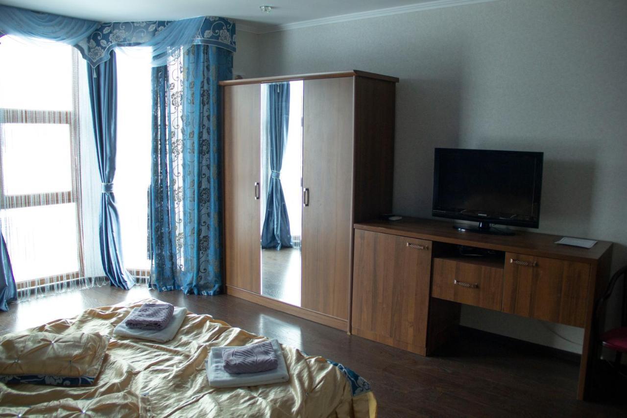 Kristall Hotel Bosteri Buitenkant foto