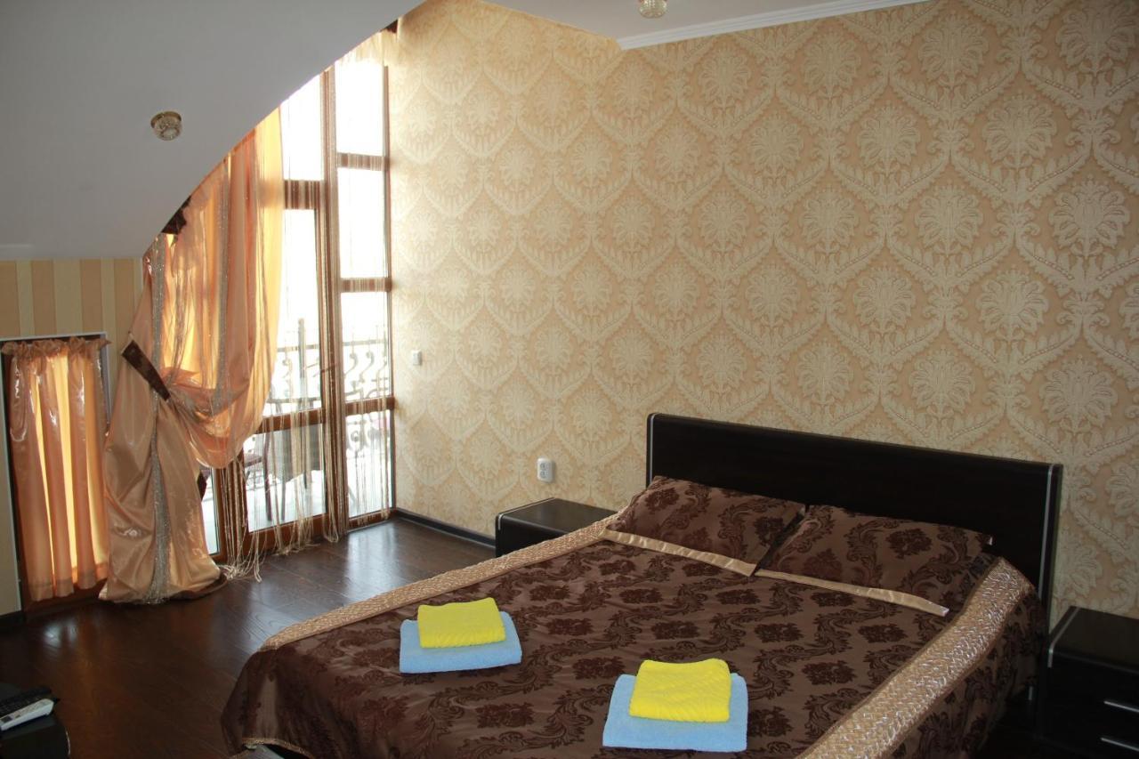 Kristall Hotel Bosteri Buitenkant foto