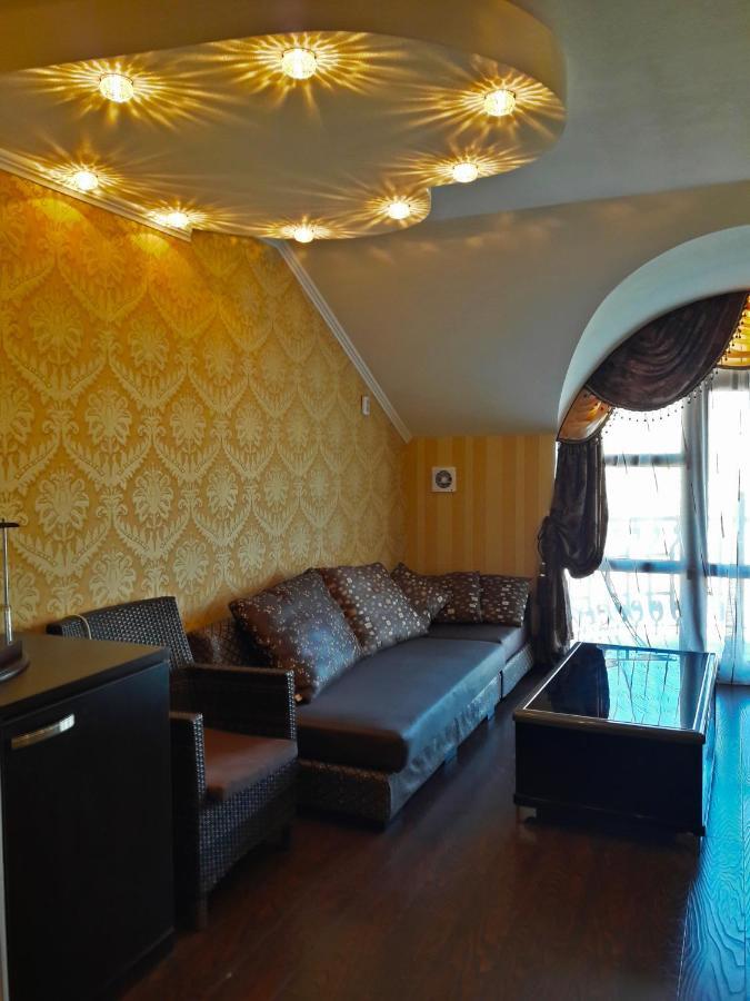 Kristall Hotel Bosteri Buitenkant foto