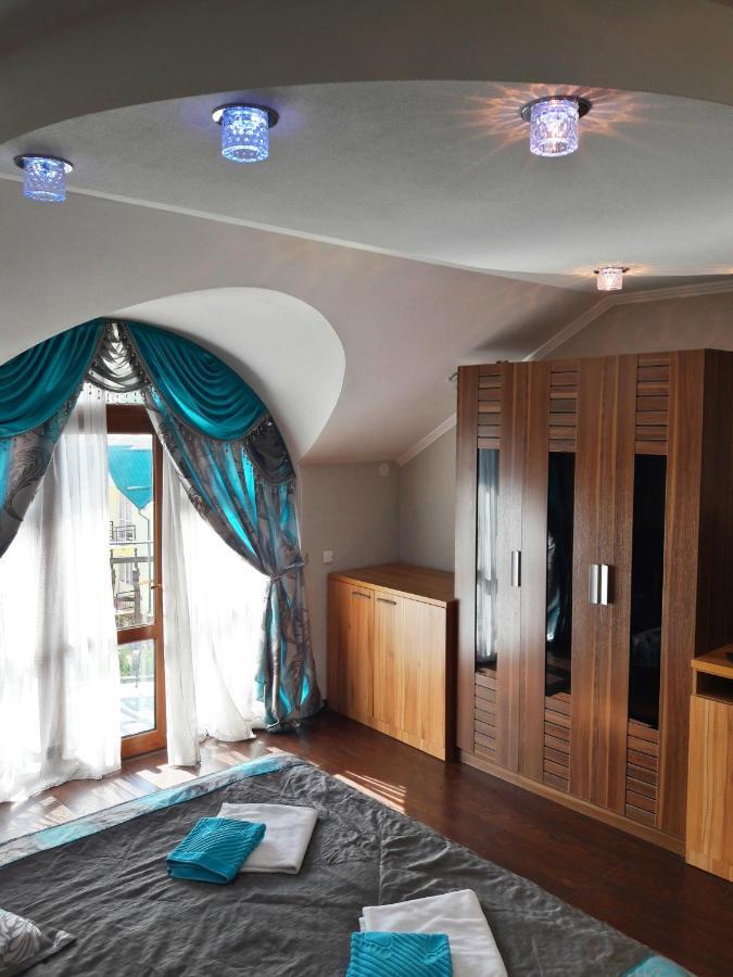 Kristall Hotel Bosteri Buitenkant foto
