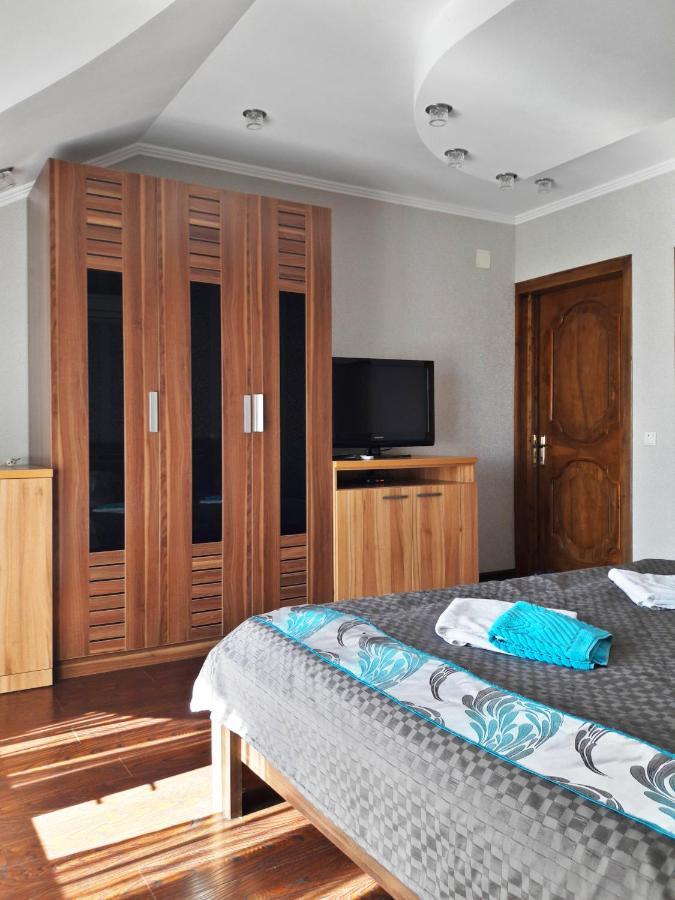 Kristall Hotel Bosteri Buitenkant foto